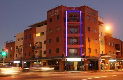 Quality Suites Boulevard On Beaumont Hotel - Getaway Accommodation 2