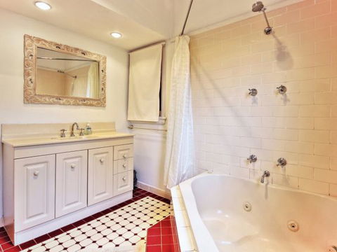 Seaview - Getaway Accommodation 131