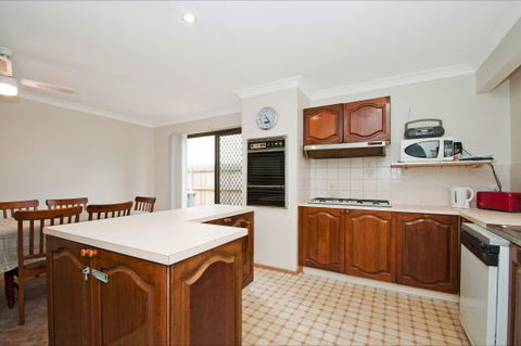 Culburra Cottage - Getaway Accommodation 247