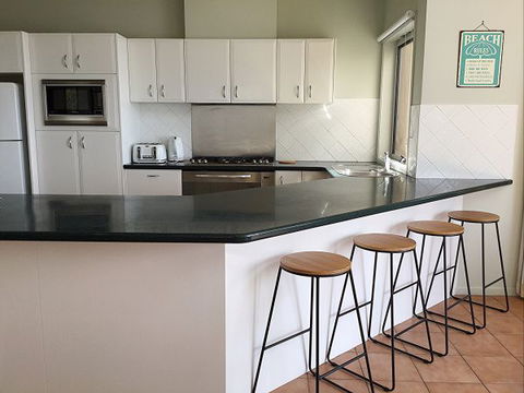 Culburra Cottage - Getaway Accommodation 241