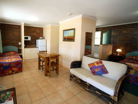 Rubyvale Motel & Holiday Units - Getaway Accommodation 0