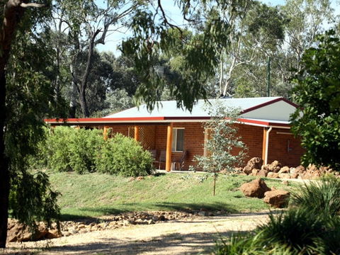 Rubyvale Motel & Holiday Units - Getaway Accommodation 2