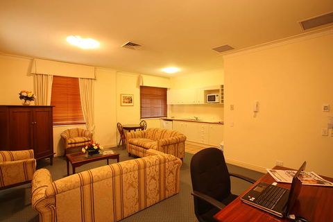 ULTIQA Rothbury Hotel - Getaway Accommodation 2