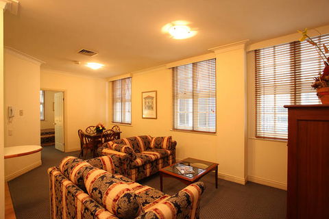 ULTIQA Rothbury Hotel - Getaway Accommodation 3