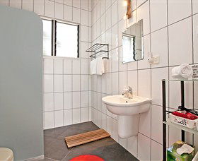 Beachside Tropical Retreat - Getaway Accommodation 5