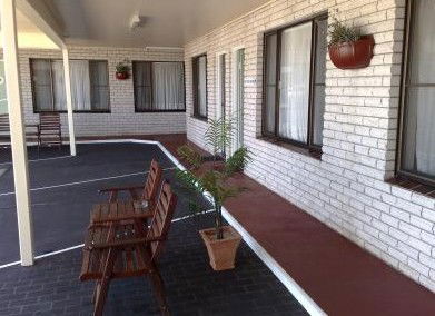 Sapphire City Motor Inn - Getaway Accommodation 1