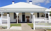 Smoky Cape Lighthouse Bed And Breakfast - Getaway Accommodation 2