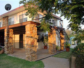 Rubyvale Gem Gallery Apartments - Getaway Accommodation 1