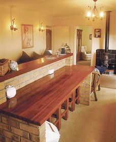 Hillside Bed And Breakfast And Gumnut Cottage - Getaway Accommodation 2