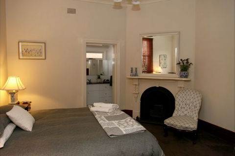 Apartments On-The-Park: The Studio - Getaway Accommodation 2