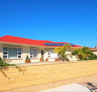 Christies Cottage for holidays and relocations. - Getaway Accommodation