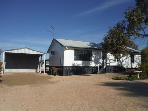 Decked Out - Getaway Accommodation 0