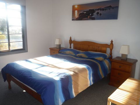 Decked Out - Getaway Accommodation 1