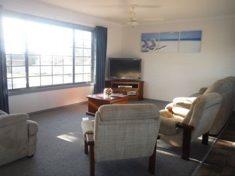 Decked Out - Getaway Accommodation 2