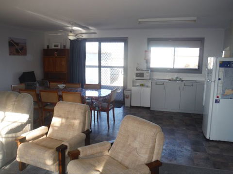 Decked Out - Getaway Accommodation 3