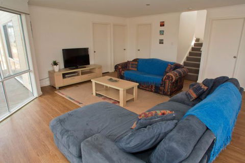 Ocean Sounds - Getaway Accommodation 3