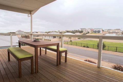 Ocean Sounds - Getaway Accommodation 9