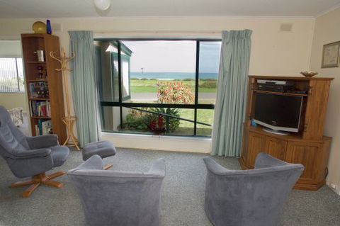 Beach Point - Getaway Accommodation 0