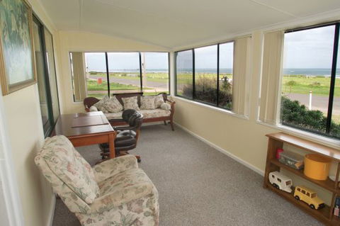 Beach Point - Getaway Accommodation 4