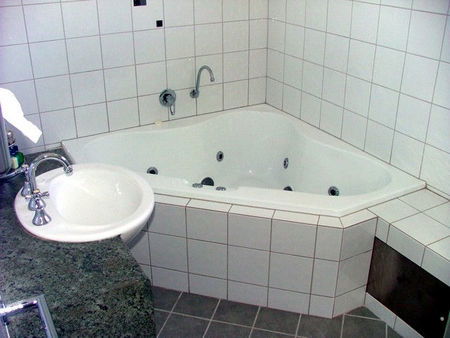 Tasman Beachside Apartments - Getaway Accommodation 0
