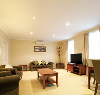 Lake Inn Ballarat - Getaway Accommodation