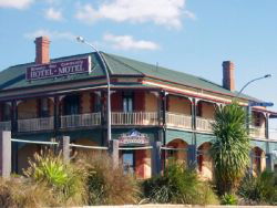 Streaky Bay Hotel Motel - Getaway Accommodation 0