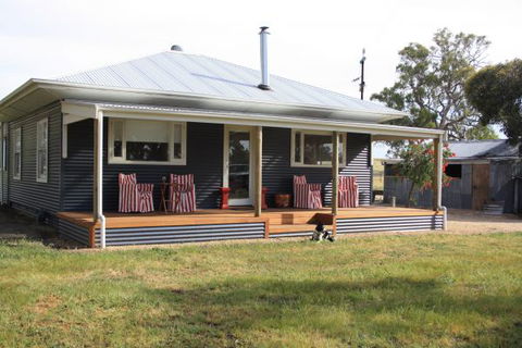 Rabbiter's Hut - Getaway Accommodation 1