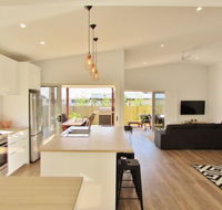 All Decked Out Lake Conjola - Getaway Accommodation