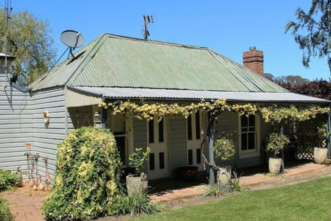 Drayshed Cottage - Getaway Accommodation 0