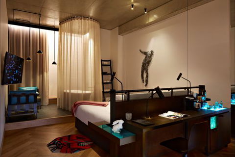 QT Melbourne - Getaway Accommodation 0