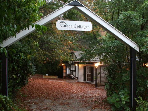 Tudor Cottages Mount Dandenong - Getaway Accommodation 2