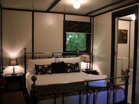 Tudor Cottages Mount Dandenong - Getaway Accommodation 3