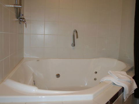 Tudor Cottages Mount Dandenong - Getaway Accommodation 4