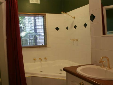 Tudor Cottages Mount Dandenong - Getaway Accommodation 6