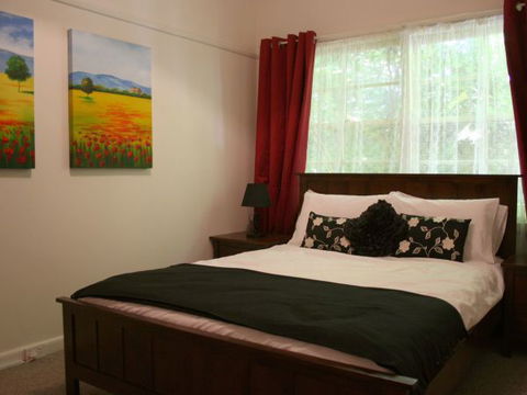 Tudor Cottages Mount Dandenong - Getaway Accommodation 9