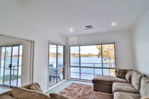 El Lago Jetty - Getaway Accommodation 1