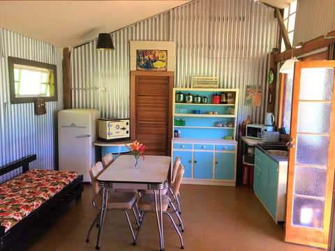 Fig Tree Retro Studio - Getaway Accommodation 6