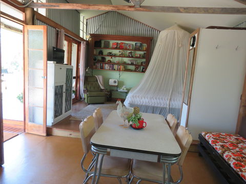 Fig Tree Retro Studio - Getaway Accommodation 7