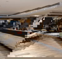 Vibe Hotel North Sydney - Getaway Accommodation