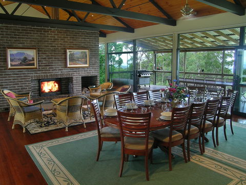 Banjos Bushland Retreat - Getaway Accommodation 1
