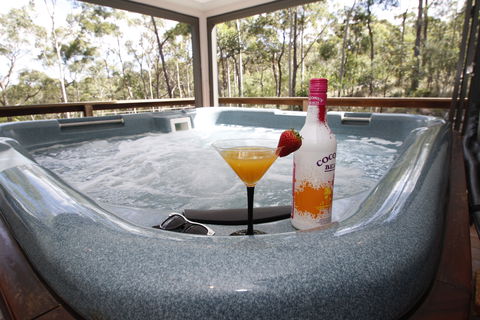 Banjos Bushland Retreat - Getaway Accommodation 2
