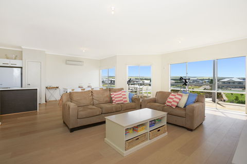 16 Hero Ave - Getaway Accommodation 1
