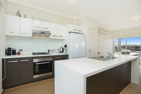 16 Hero Ave - Getaway Accommodation 2