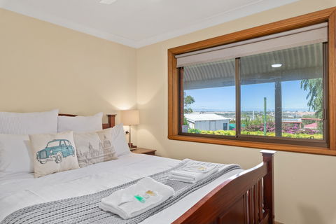 Century21 SouthCoast: Reef & Vines Port Noarlunga - Getaway Accommodation 0