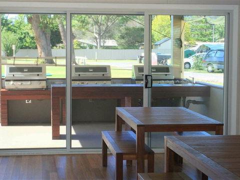 Lake Conjola Waterfront Holiday Park - Getaway Accommodation 2