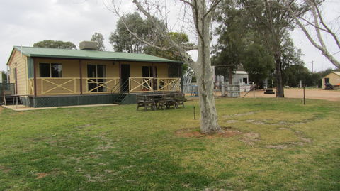 Port Pitstop Cottage - Getaway Accommodation 0
