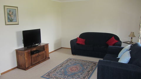 Port Pitstop Cottage - Getaway Accommodation 1