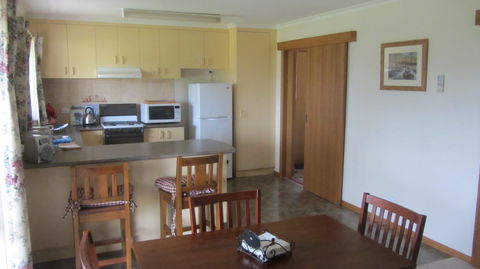 Port Pitstop Cottage - Getaway Accommodation 2
