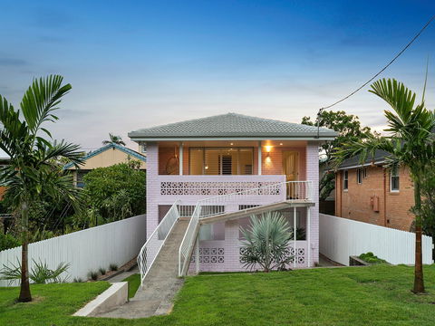 Sunset Beach - Surfside - Getaway Accommodation 1