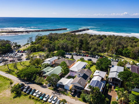 Sunset Beach - Surfside - Getaway Accommodation 2